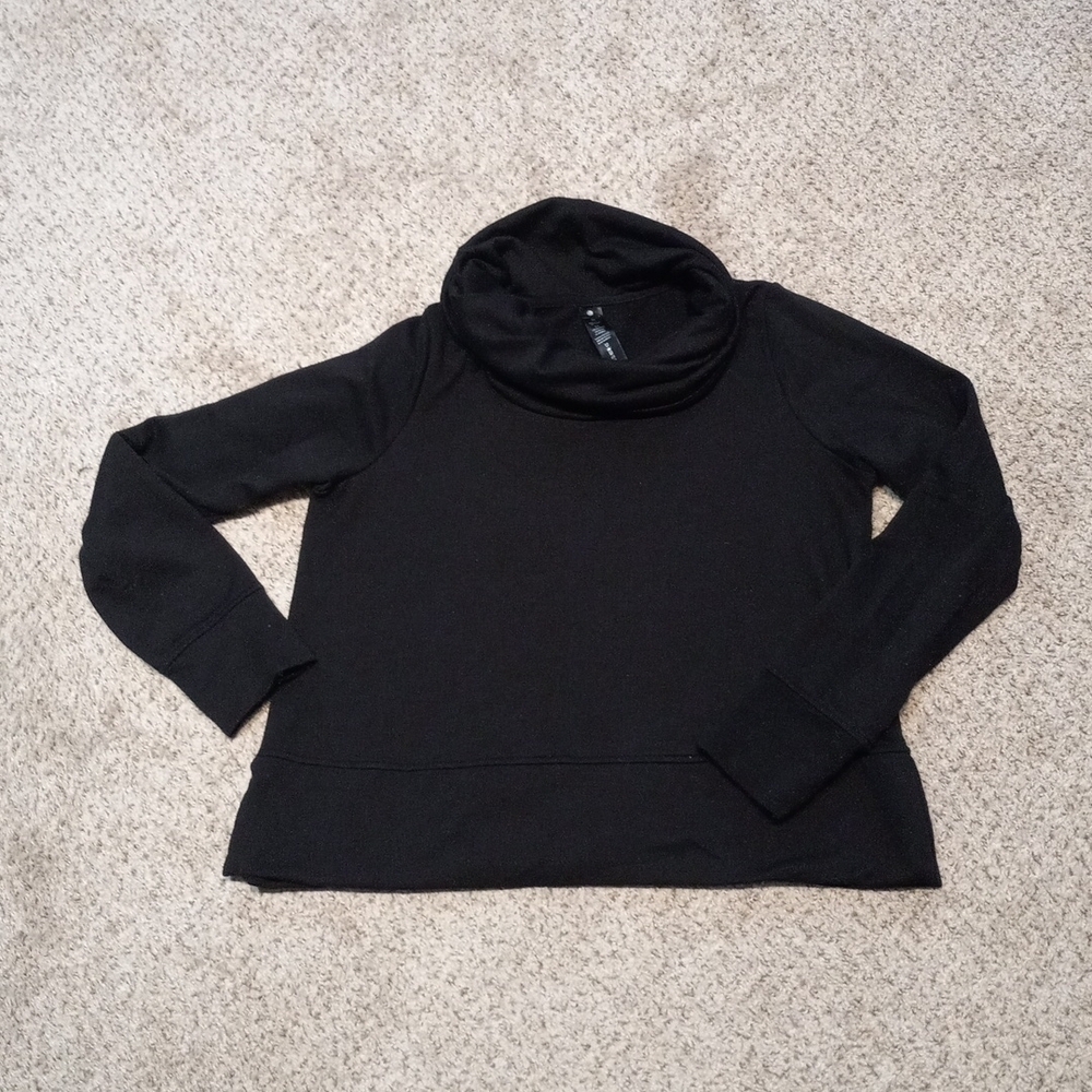 YOGALICIOUS medium black sweatshirt